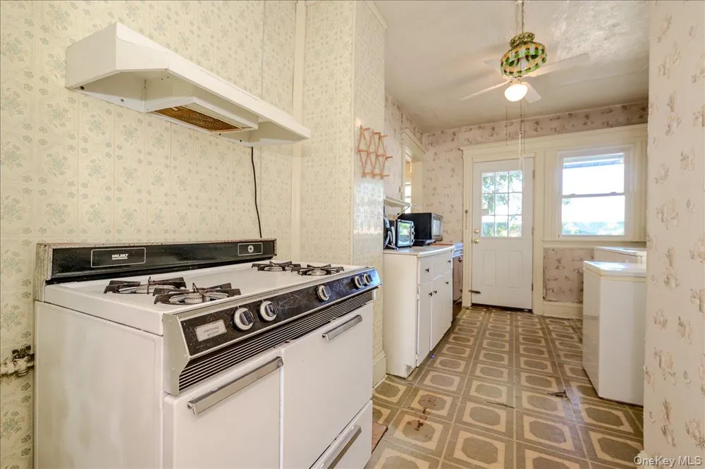 548 Davis Avenue Staten Island, NY 10310