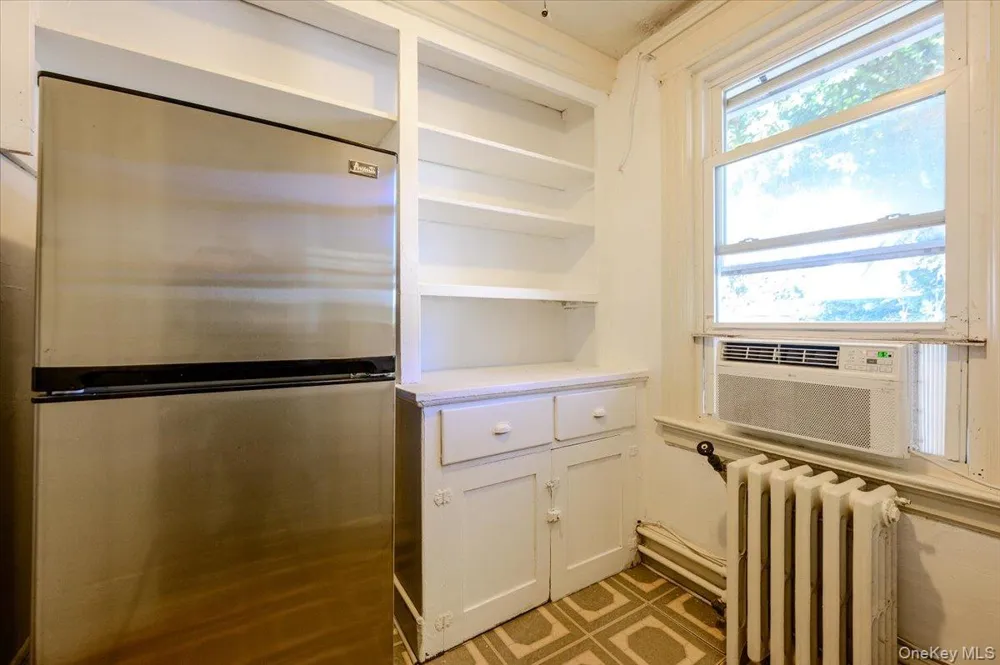 548 Davis Avenue Staten Island, NY 10310