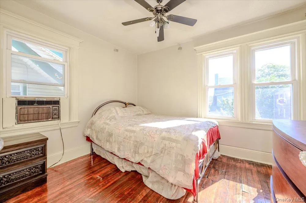 548 Davis Avenue Staten Island, NY 10310