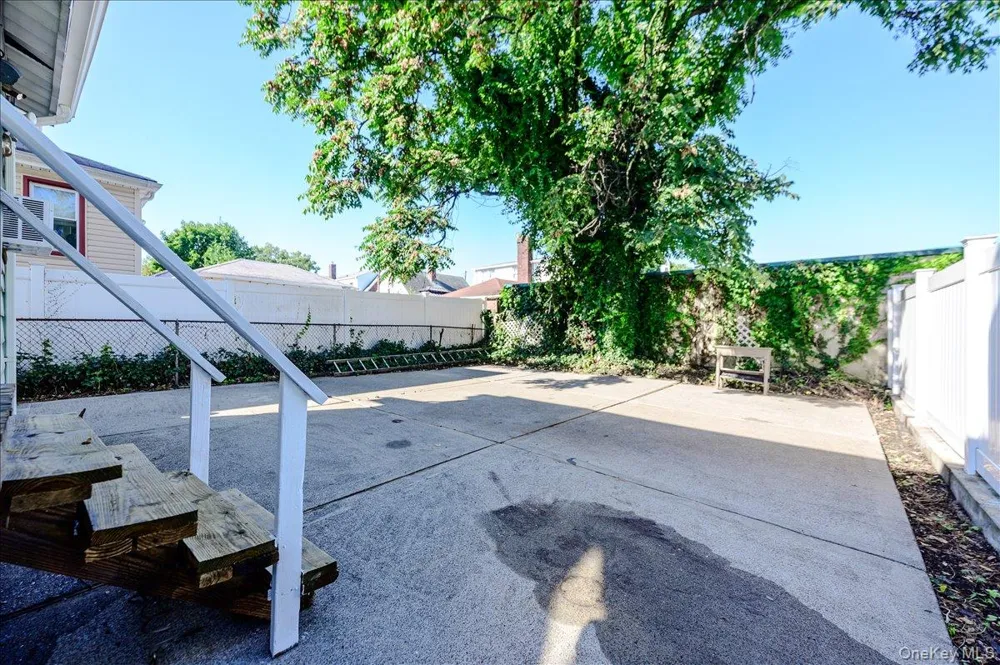 548 Davis Avenue Staten Island, NY 10310