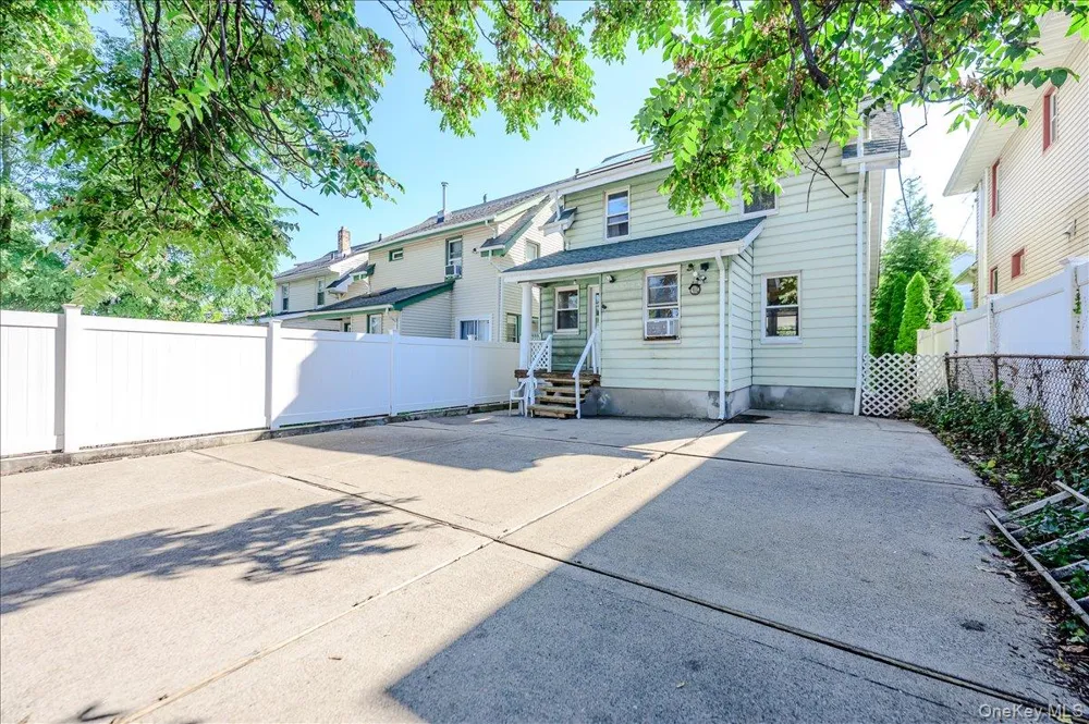 548 Davis Avenue Staten Island, NY 10310