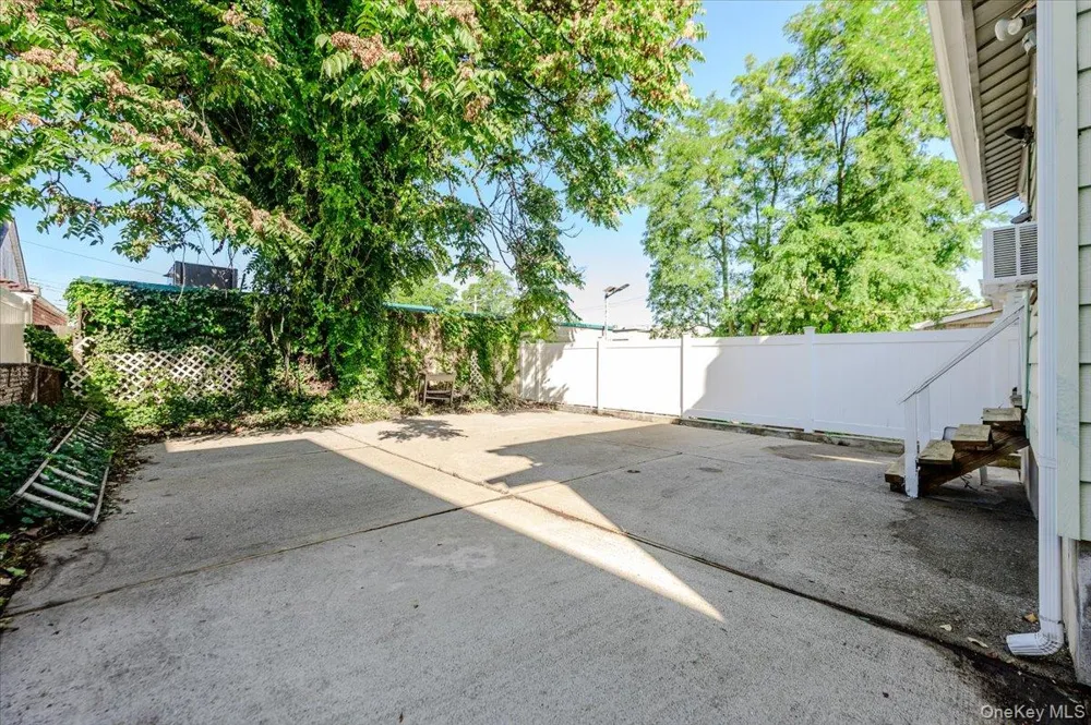 548 Davis Avenue Staten Island, NY 10310
