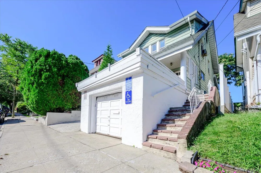 548 Davis Avenue Staten Island, NY 10310
