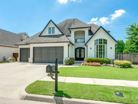 5902 E 110th Place