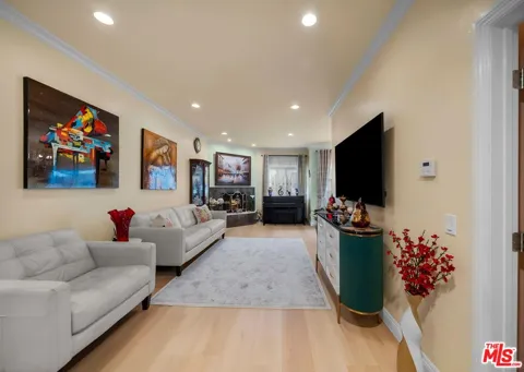 17914 Magnolia Boulevard