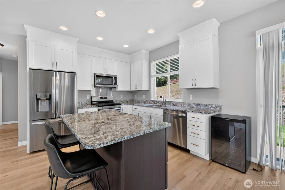 141 E Allynview Drive Allyn, WA 98524