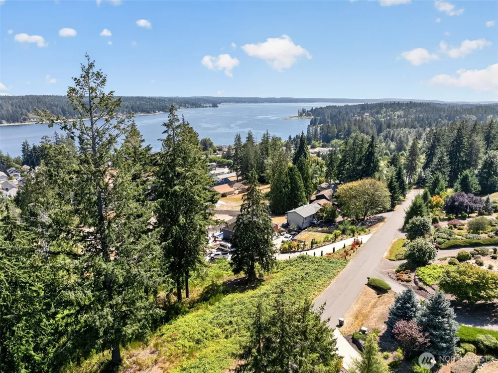 141 E Allynview Drive Allyn, WA 98524