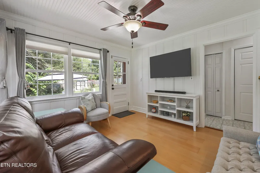 128 Lonas Drive Maryville, TN 37803
