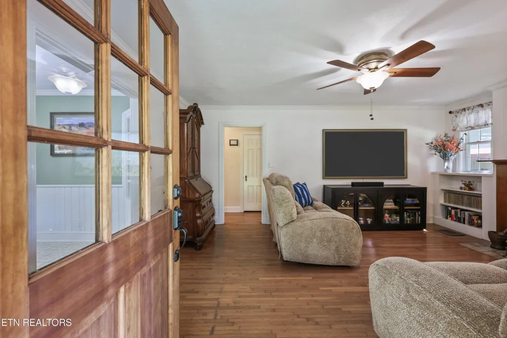 128 Lonas Drive Maryville, TN 37803