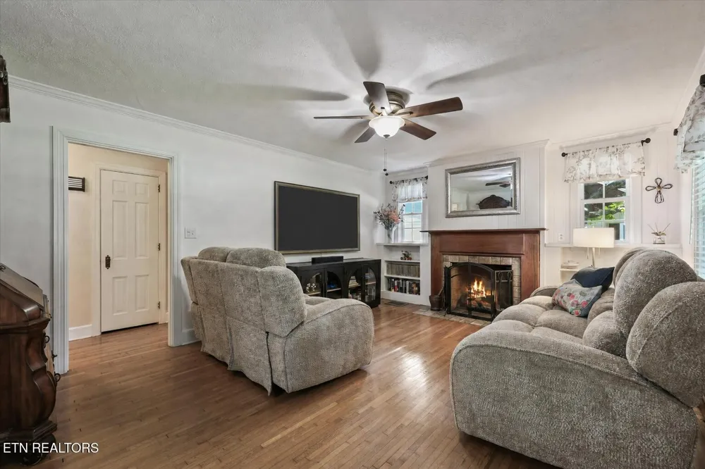 128 Lonas Drive Maryville, TN 37803