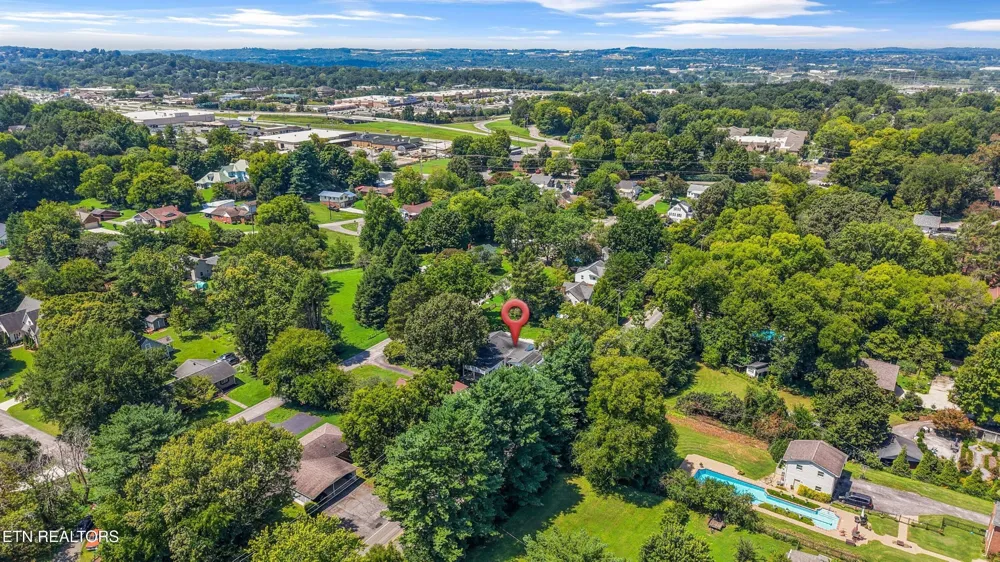 128 Lonas Drive Maryville, TN 37803