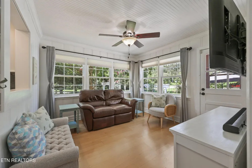128 Lonas Drive Maryville, TN 37803