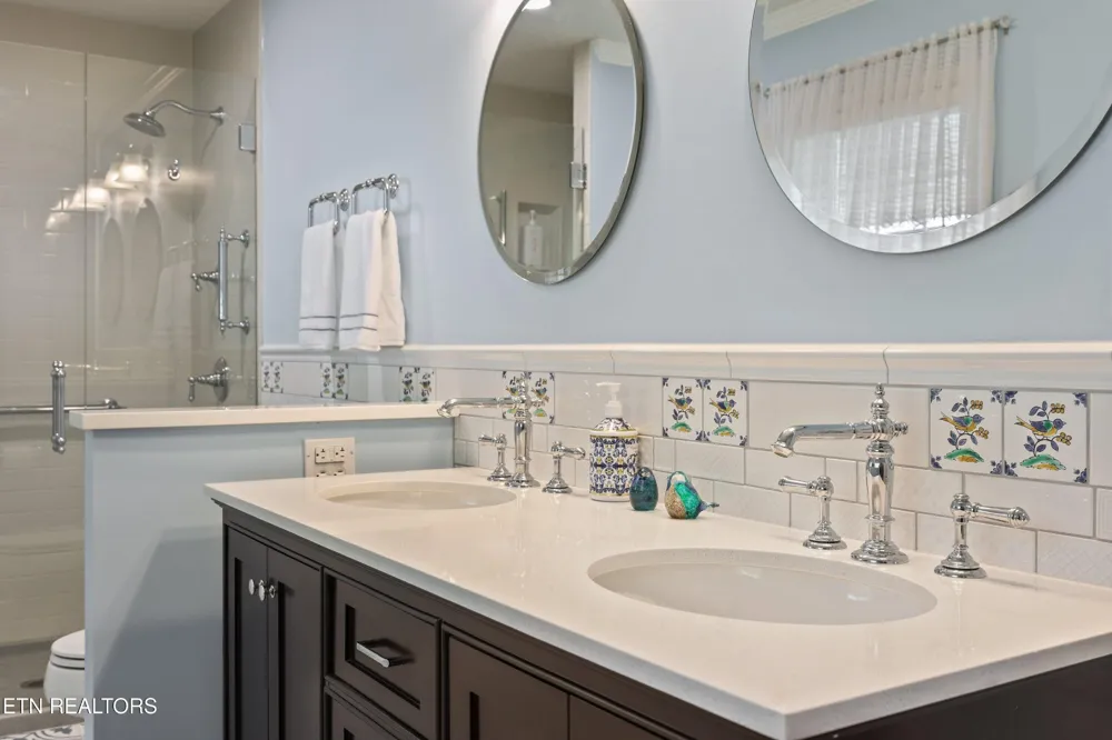128 Lonas Drive Maryville, TN 37803
