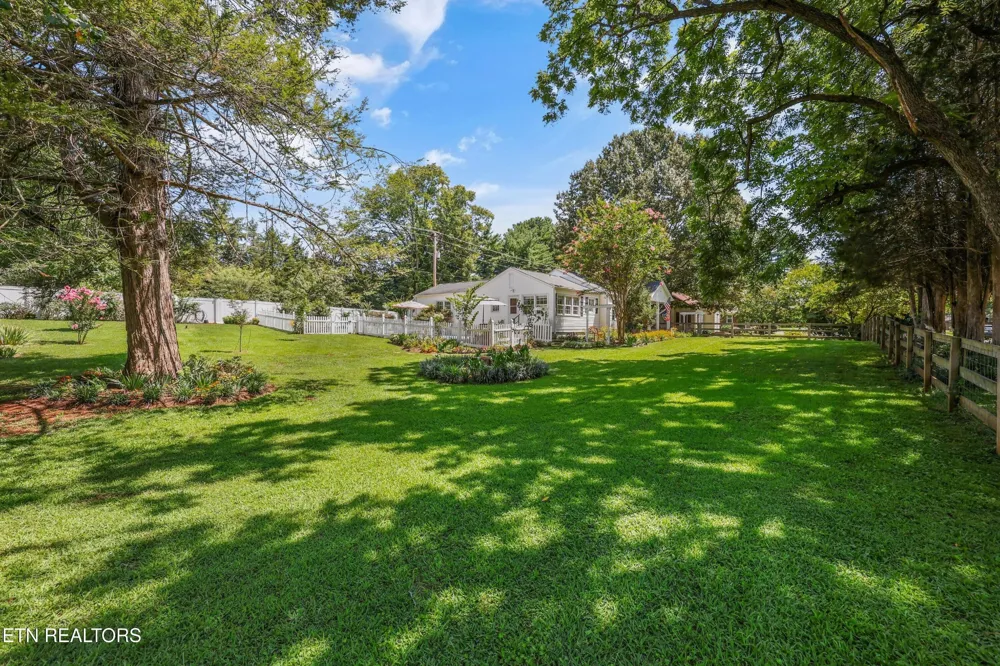 128 Lonas Drive Maryville, TN 37803