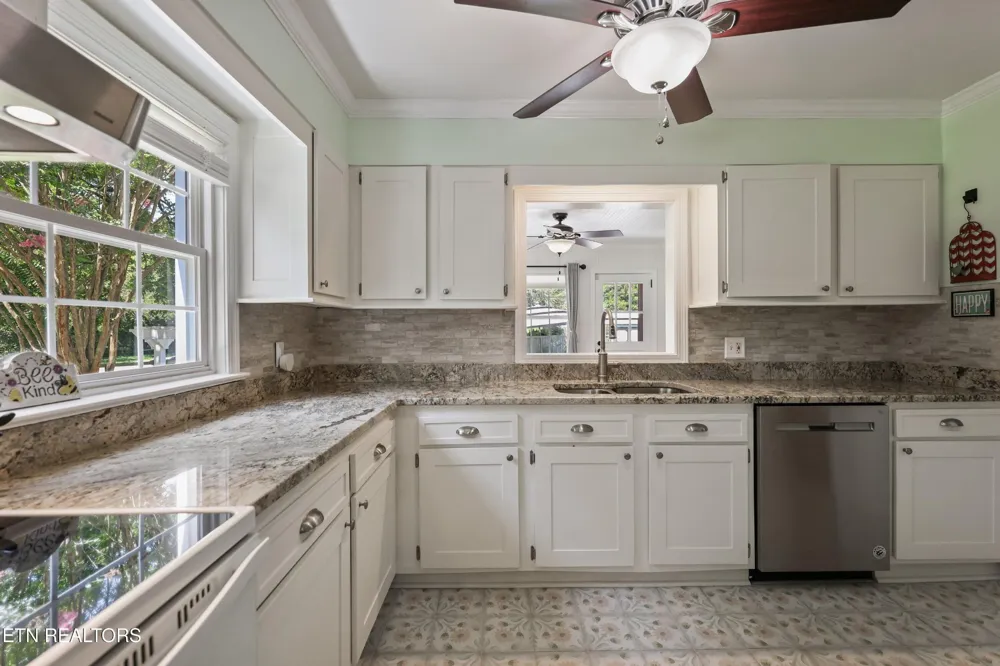 128 Lonas Drive Maryville, TN 37803
