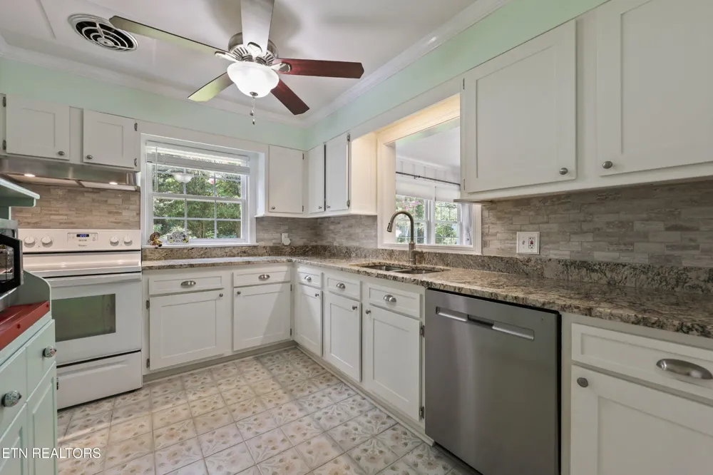 128 Lonas Drive Maryville, TN 37803
