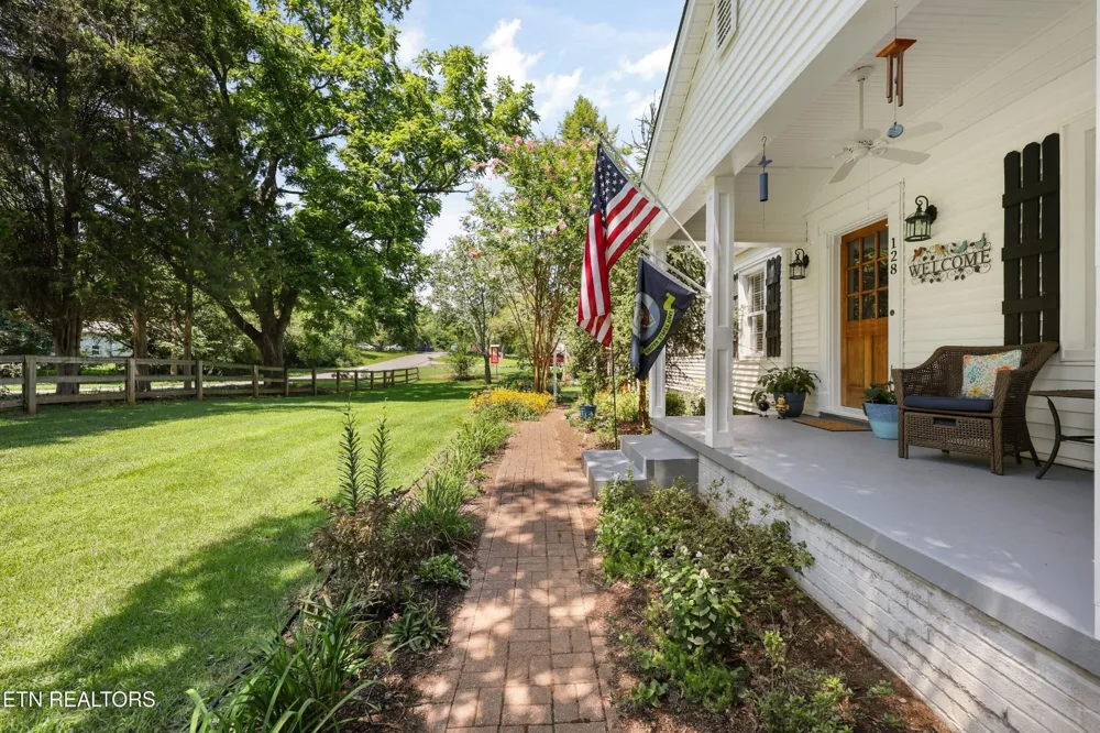 128 Lonas Drive Maryville, TN 37803