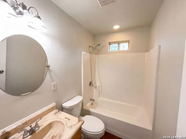 2106 GENEVA ST Castroville, TX 78009