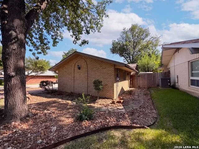 326 DE SOTO DR Universal City, TX 78148