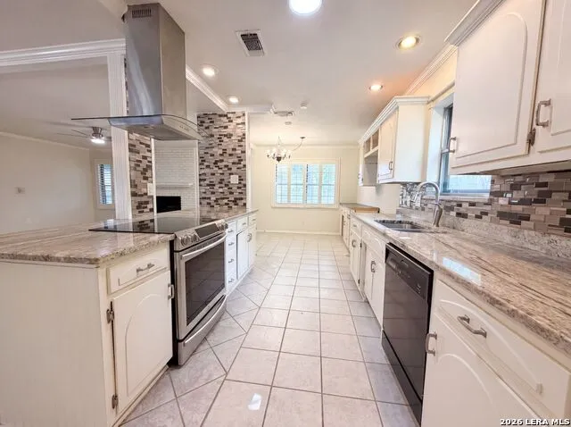 326 DE SOTO DR Universal City, TX 78148
