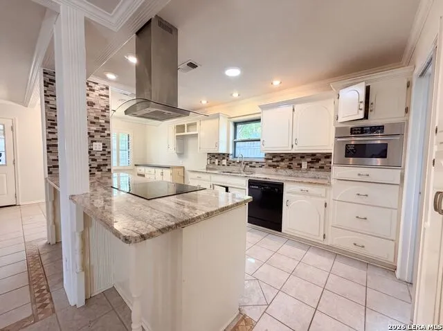 326 DE SOTO DR Universal City, TX 78148