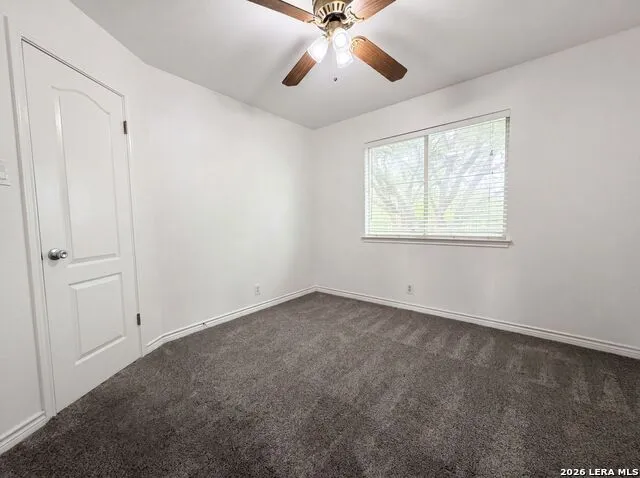 8423 BERRY KNOLL DR Universal City, TX 78148