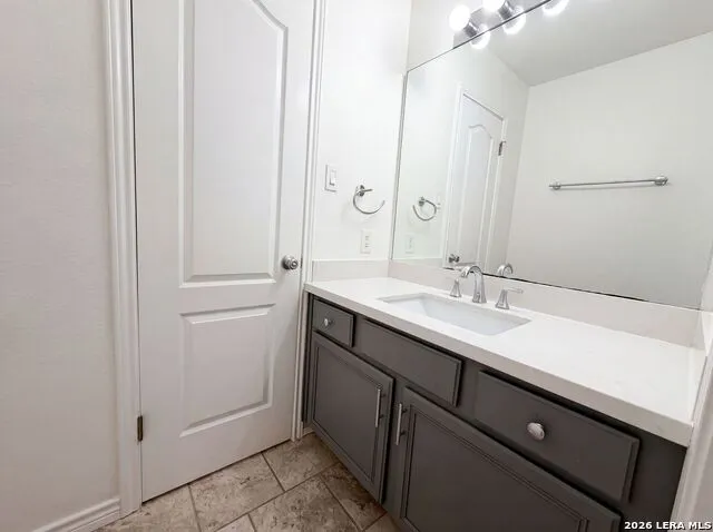 8423 BERRY KNOLL DR Universal City, TX 78148