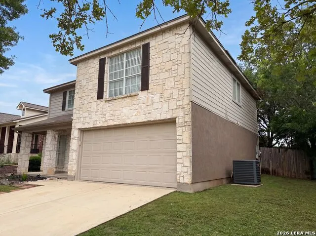 8423 BERRY KNOLL DR Universal City, TX 78148