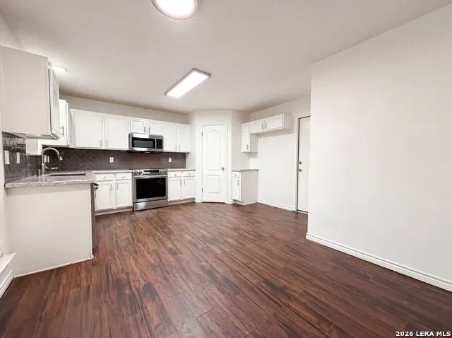 8423 BERRY KNOLL DR Universal City, TX 78148