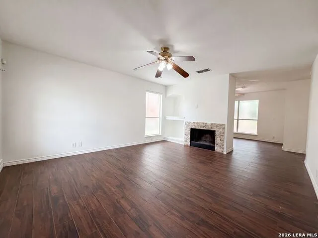 8423 BERRY KNOLL DR Universal City, TX 78148