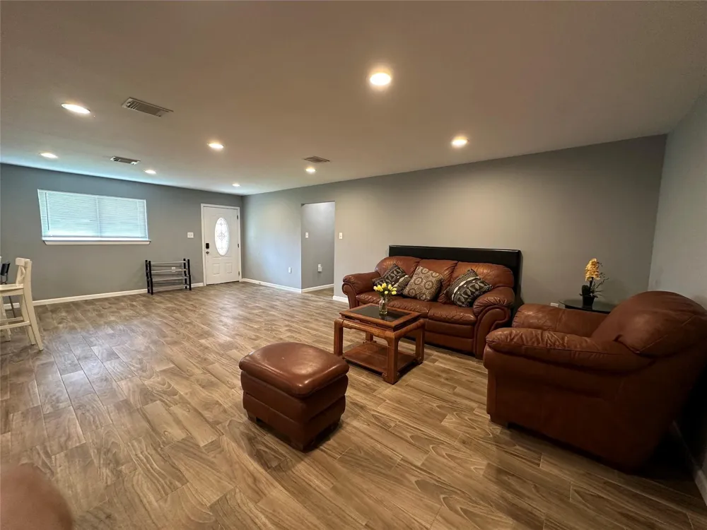 120 Shanklin Road Angleton, TX 77515