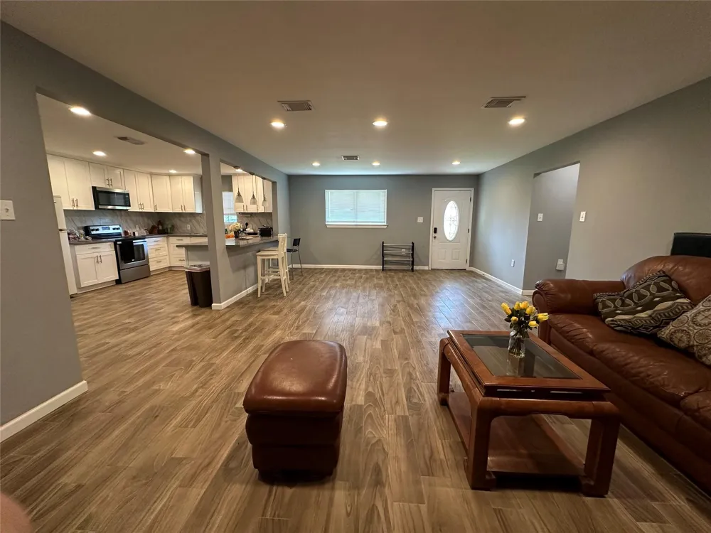 120 Shanklin Road Angleton, TX 77515