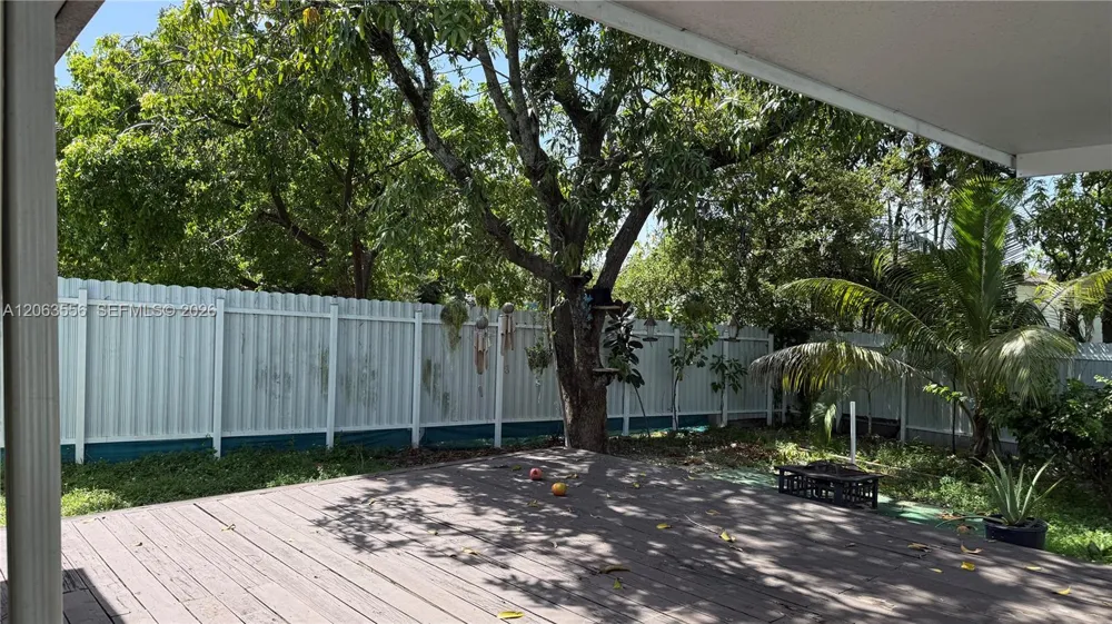 1018 Foster Rd Hallandale Beach, FL 33009