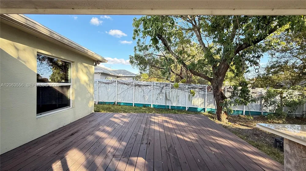 1018 Foster Rd Hallandale Beach, FL 33009