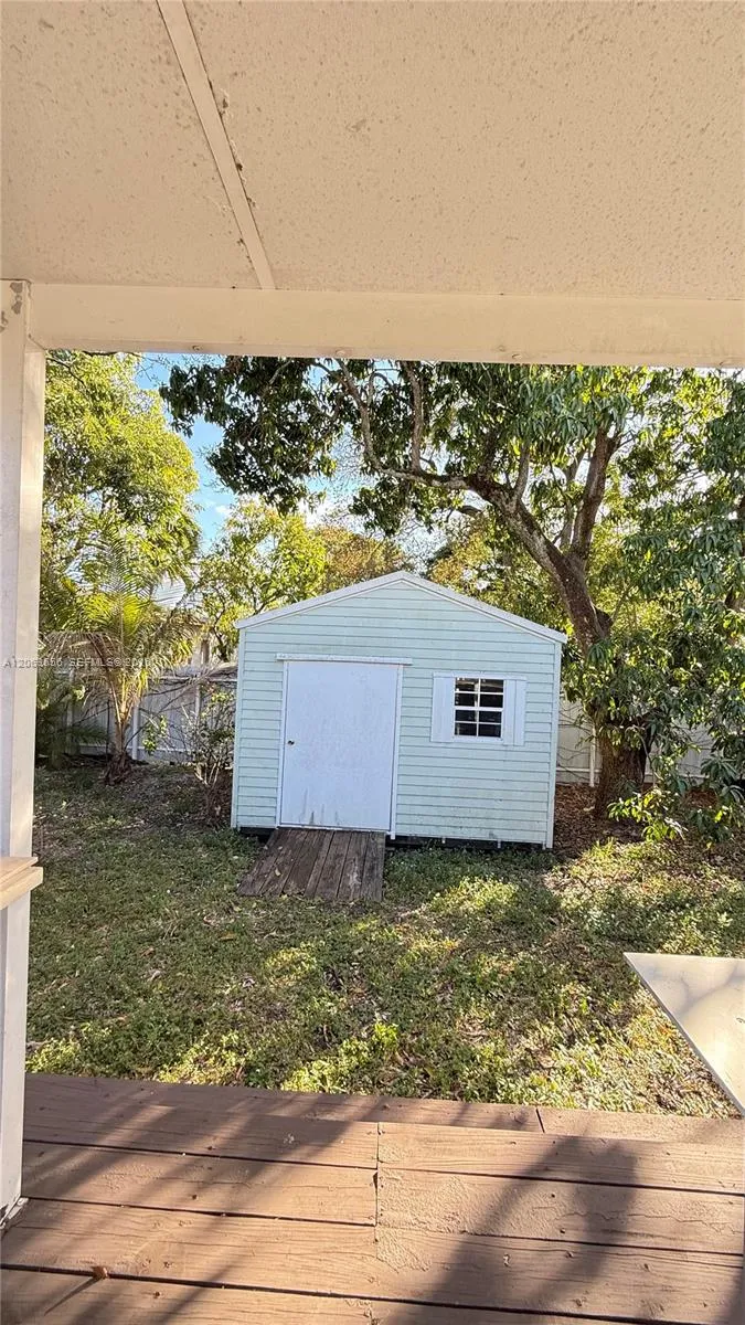 1018 Foster Rd Hallandale Beach, FL 33009