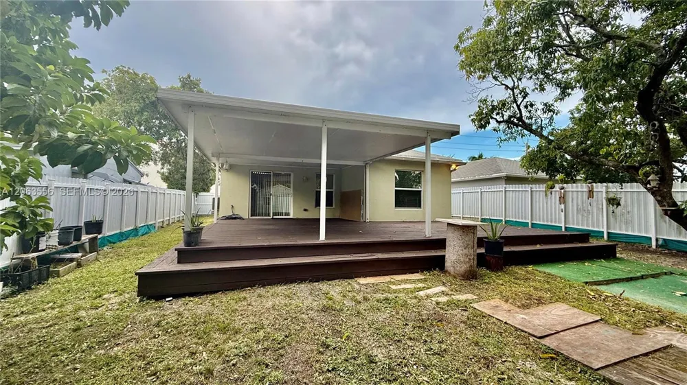1018 Foster Rd Hallandale Beach, FL 33009