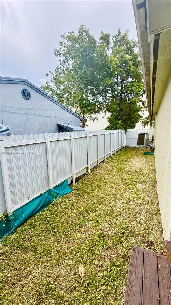 1018 Foster Rd Hallandale Beach, FL 33009
