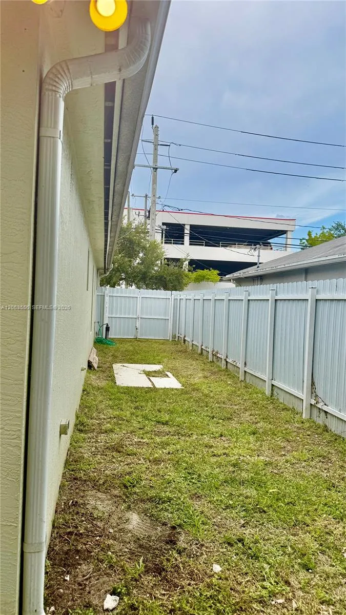 1018 Foster Rd Hallandale Beach, FL 33009
