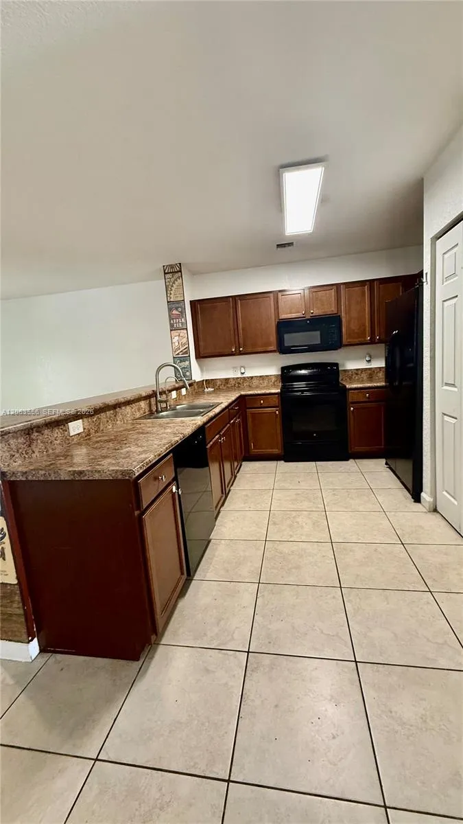 1018 Foster Rd Hallandale Beach, FL 33009