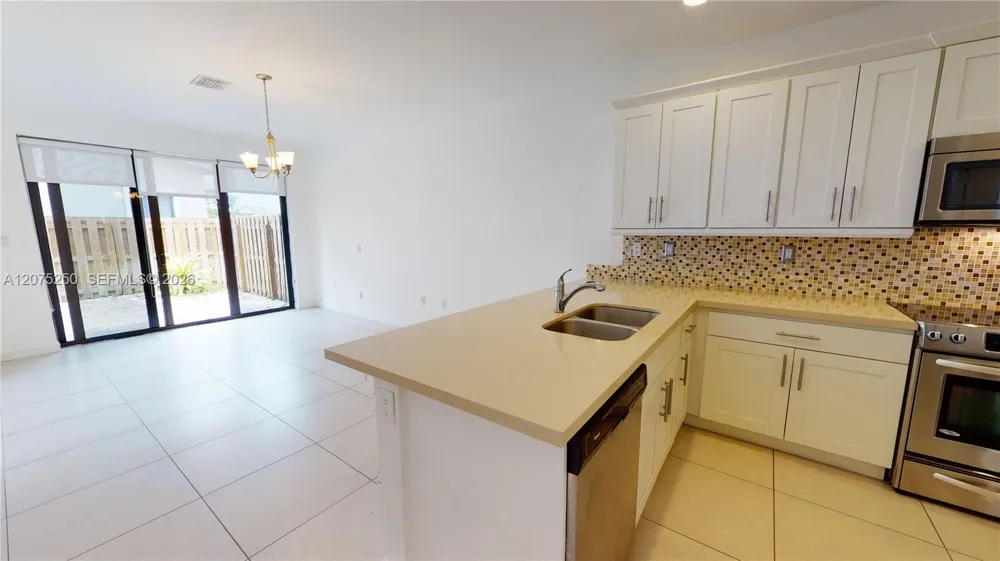 10428 NW 61st St Doral, FL 33178