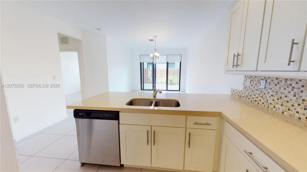 10428 NW 61st St Doral, FL 33178