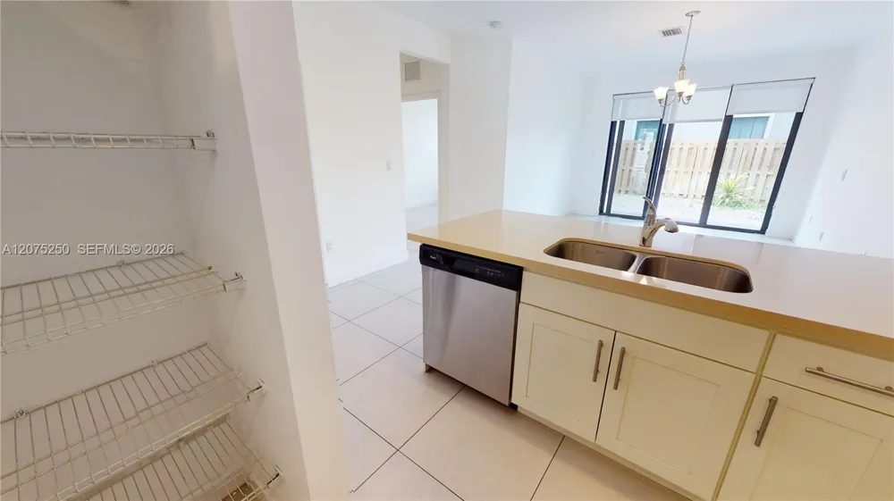 10428 NW 61st St Doral, FL 33178