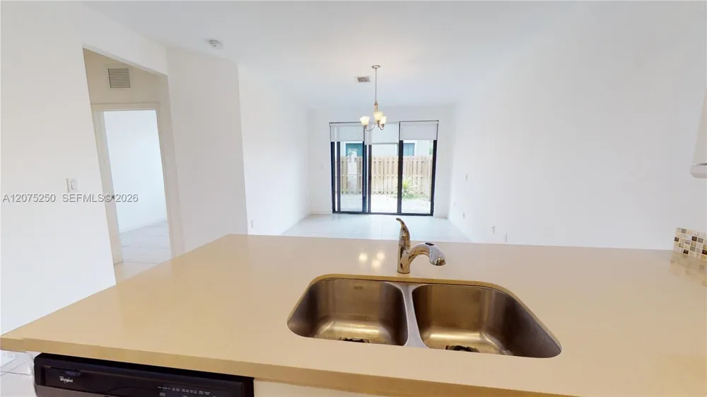10428 NW 61st St Doral, FL 33178