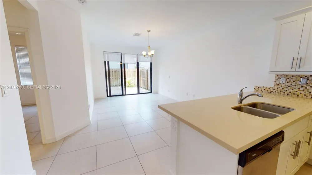 10428 NW 61st St Doral, FL 33178
