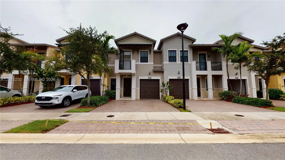 10428 NW 61st St Doral, FL 33178