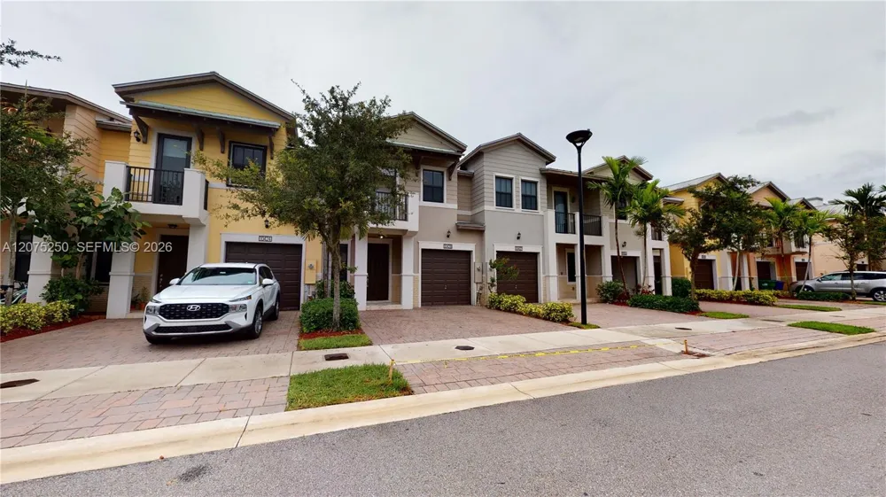 10428 NW 61st St Doral, FL 33178