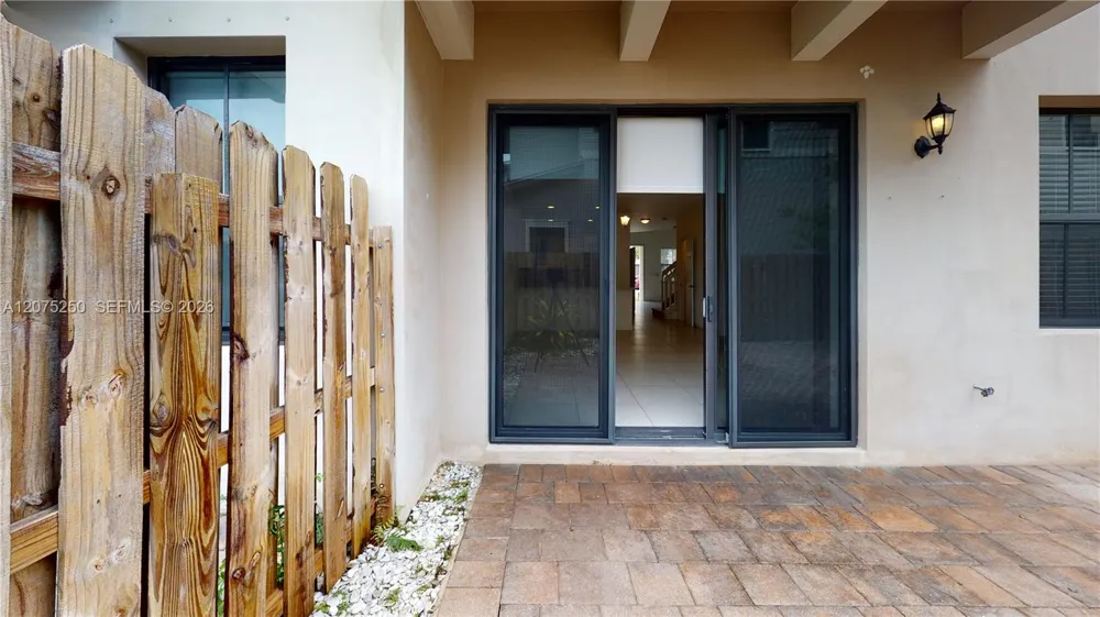10428 NW 61st St Doral, FL 33178
