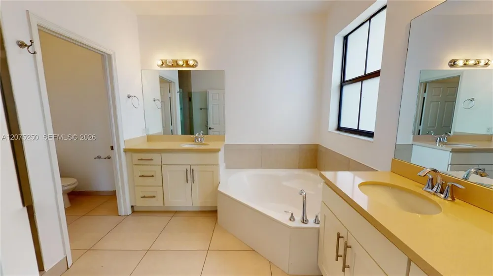 10428 NW 61st St Doral, FL 33178