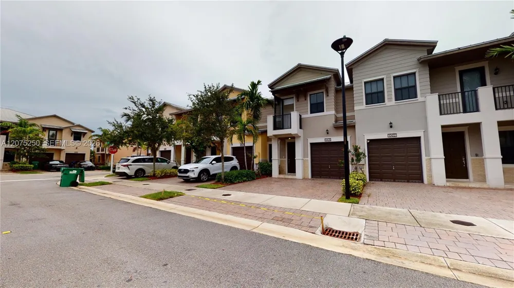10428 NW 61st St Doral, FL 33178