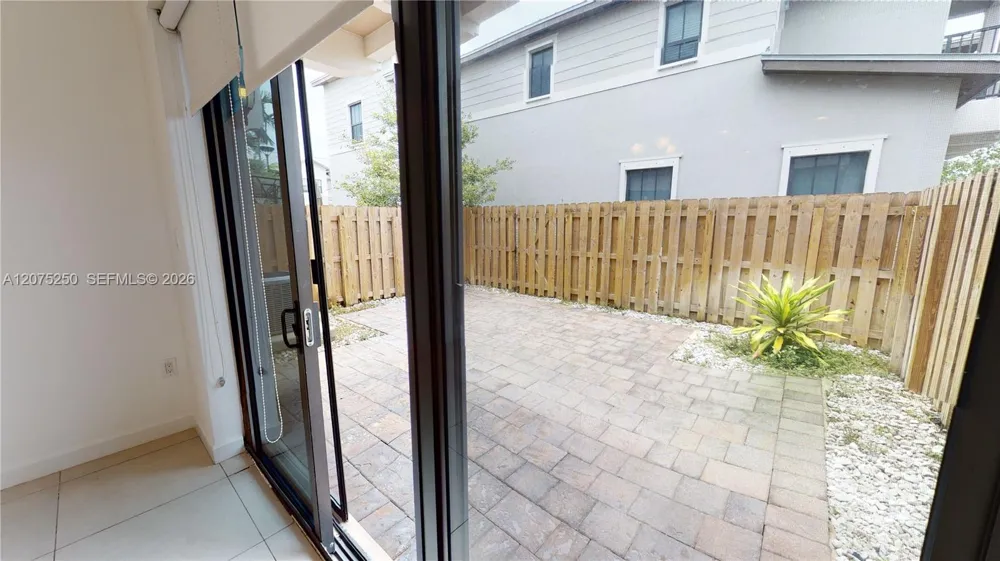 10428 NW 61st St Doral, FL 33178